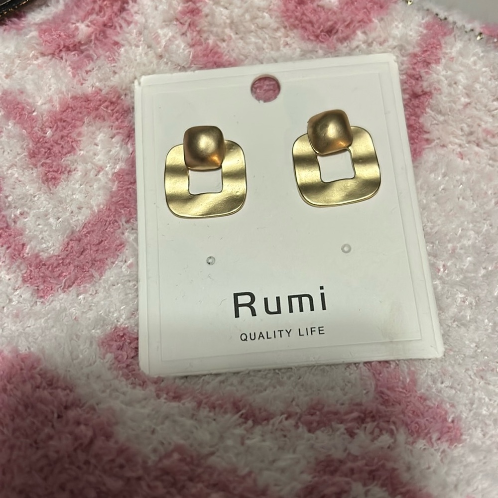 Gold earrings